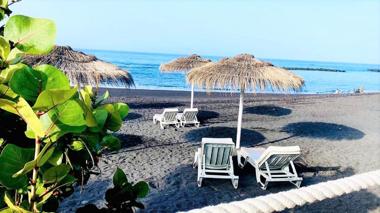 Апартаменты Beach And Pool In Playa De Las Americas Экстерьер фото